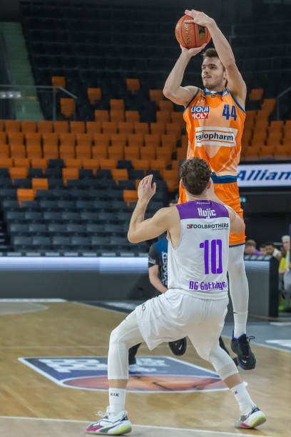 篮网签下前鹈鹕公牛新星EJ-利德尔，展现出高水准表现