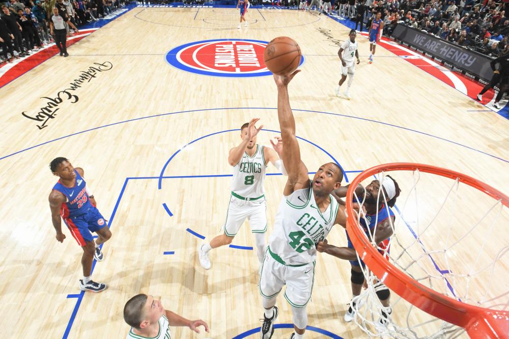 黄友政、刘炜珊分获乒乓球全锦赛男、女单打冠军.