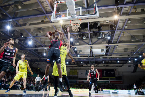 代表团再添 代表团再添