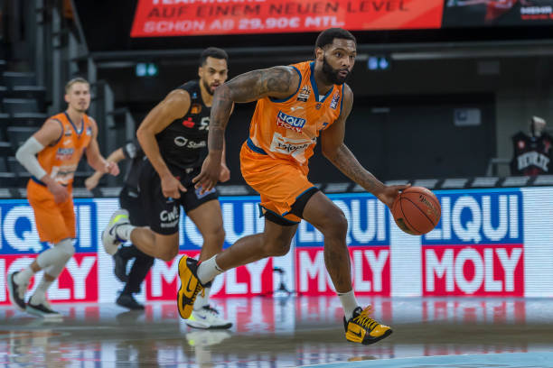 世体：法耶被巴萨标价1500万欧，未来俱乐部可以用4000万欧回购