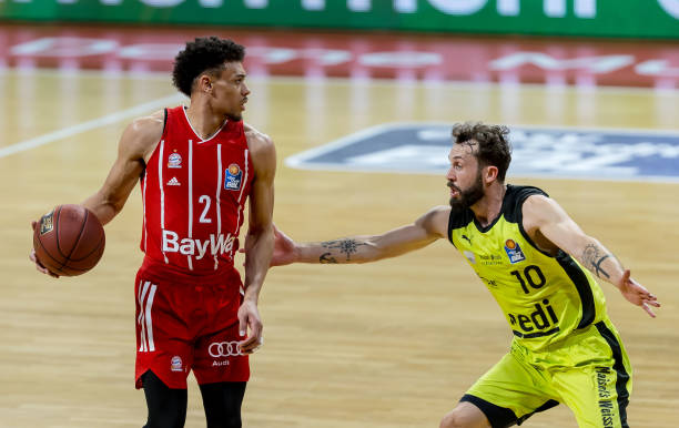 湖人官宣连签4人！均为训练营非保障合同 现有阵容14+2还有名额